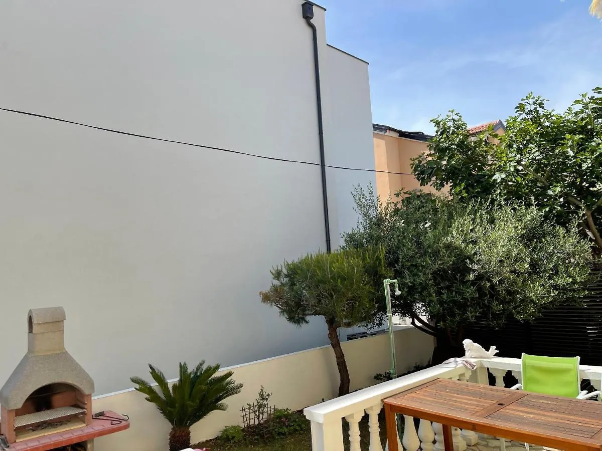 Apartments Villa Engeli Vir