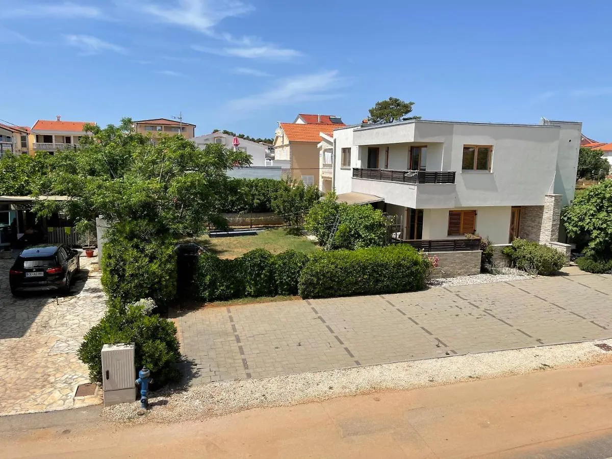 Apartments Villa Engeli Vir