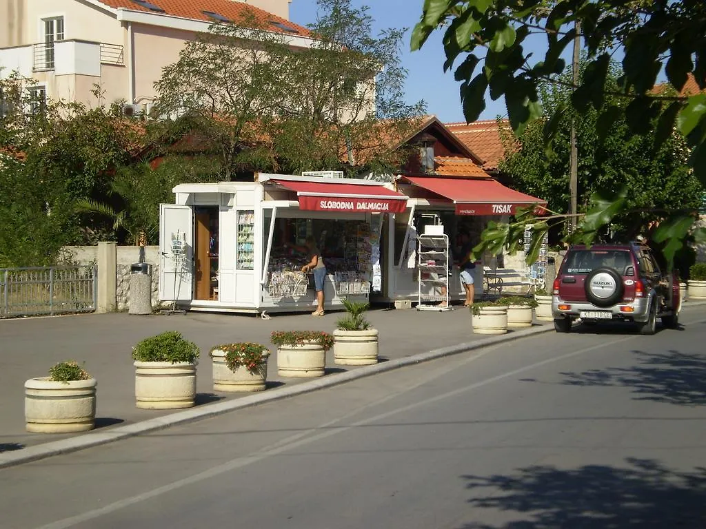 Apartments Villa Engeli Vir 0*,