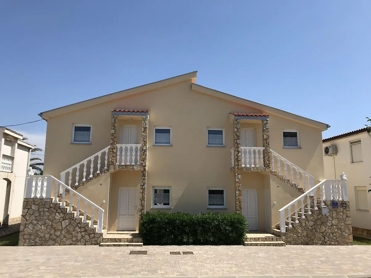 Apartments Villa Engeli Vir
