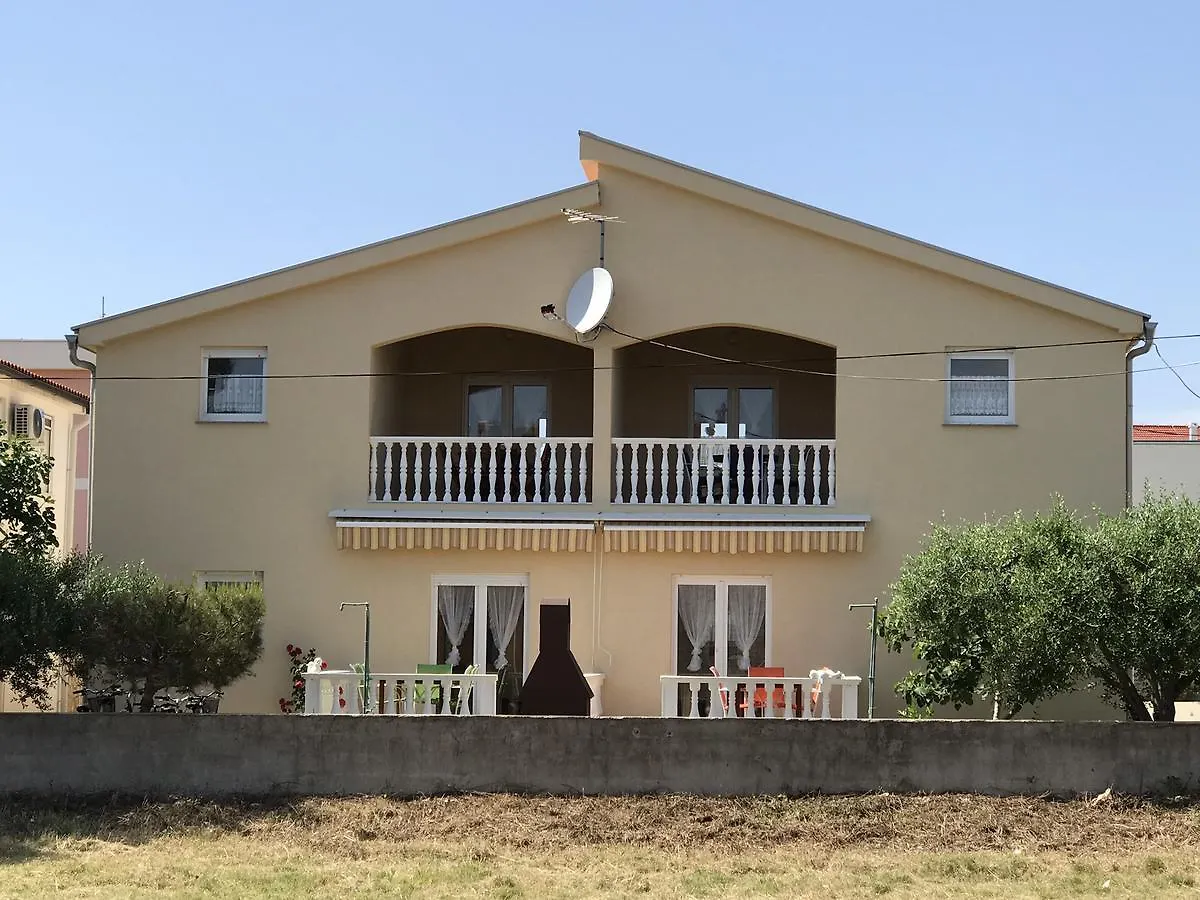 Apartments Villa Engeli Vir 0*,