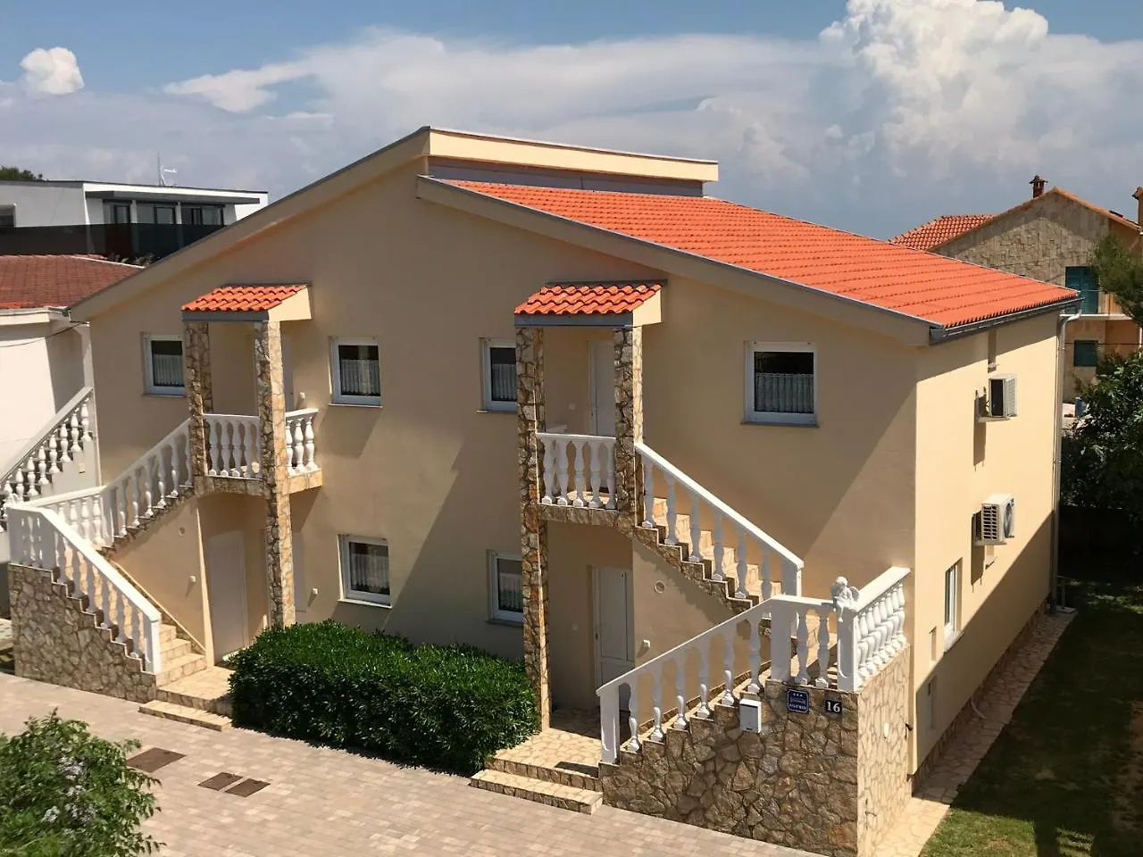 Apartments Villa Engeli Vir
